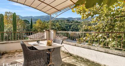 Apartment in Oppede With Heated Pool