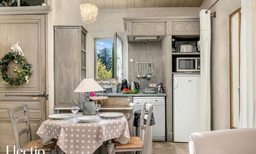 Apartment in Oppede With Heated Pool