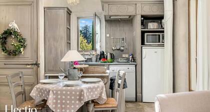 Apartment in Oppede With Heated Pool