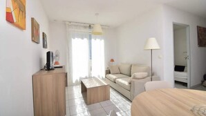 Unclassified image, 2 of 3, button - Apartment in Grau du Roi Near Espiguette Beach (Le Grau-Du-Roi)