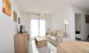 Living area - Apartment in Grau du Roi Near Espiguette Beach (Le Grau-Du-Roi)