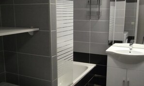 Bathroom - Apartment Near ski Slopes and Wellness (Orcieres)