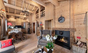 Interior - Family Chalet Close to the Resort Centre and Slopes (Courchevel)