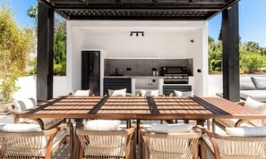 Outdoor dining - Apartment in El Rosario With Private Pool (Marbella)