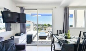 Living area - Apartment in Cannes Near Moure Rouge Port (Cannes)