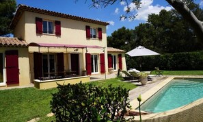 Indoor pool, outdoor pool - House in Alpilles With Pool and Garden (Cornillon-Confoux)