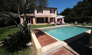 Indoor pool, outdoor pool - House in Alpilles With Pool and Garden (Cornillon-Confoux)