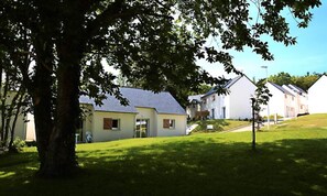 Property grounds - House in Audierne With Heated Pools (Audierne)