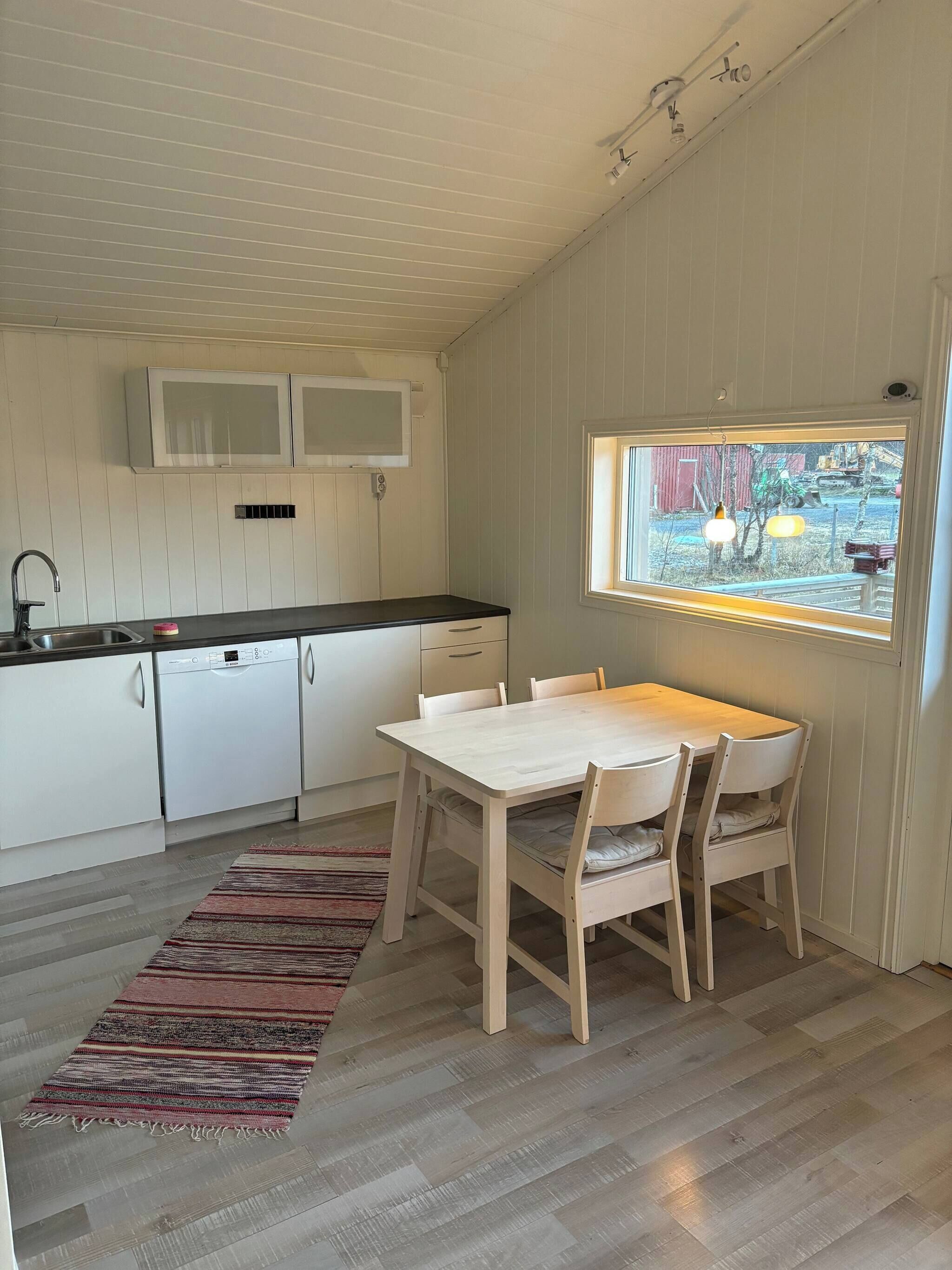 House, 2 Bedrooms | Dining room