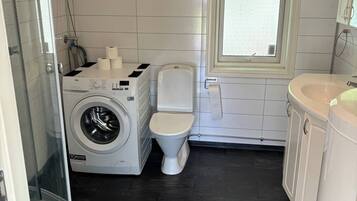 House, 2 Bedrooms | Laundry