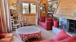 Living area - Chalet in Vallandry With Mountain Views (Peisey-Nancroix)