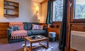 Living area - Studio With Sleeping Area in the Heart of Les Orres 1650 (Les Orres)