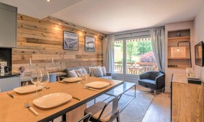 Living area - Apartments for 4 People (Megeve)