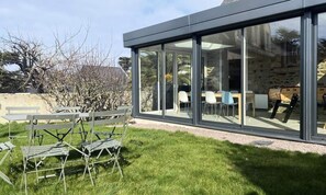 Outdoor dining - House in Pleneuf-val-andre Near Beach (Pleneuf-Val-Andre)