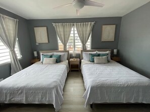 3 bedrooms, desk, iron/ironing board, free WiFi - 3-Bedroom Beachside Penthouse in delightful Luquillo with AC @ Playa Azul Beach (Luquillo)