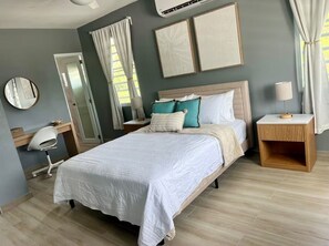 3 bedrooms, desk, iron/ironing board, free WiFi - 3-Bedroom Beachside Penthouse in delightful Luquillo with AC @ Playa Azul Beach (Luquillo)