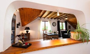 Dining - Apartment in Chapchinies With Pool Access (Peyre-en-Aubrac)