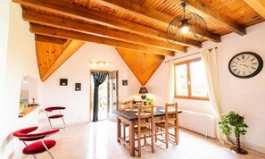 Dining - Apartment in Chapchinies With Pool Access (Peyre-en-Aubrac)