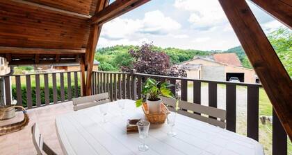 Apartment in Chapchinies With Pool Access