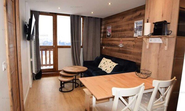 Living area - Studio Cabin for 4/5 People - LES Aollets - Plagne Villages - Wifi (La Plagne-Tarentaise)