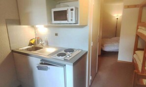 Fridge, microwave, coffee/tea maker, cookware/dishes/utensils