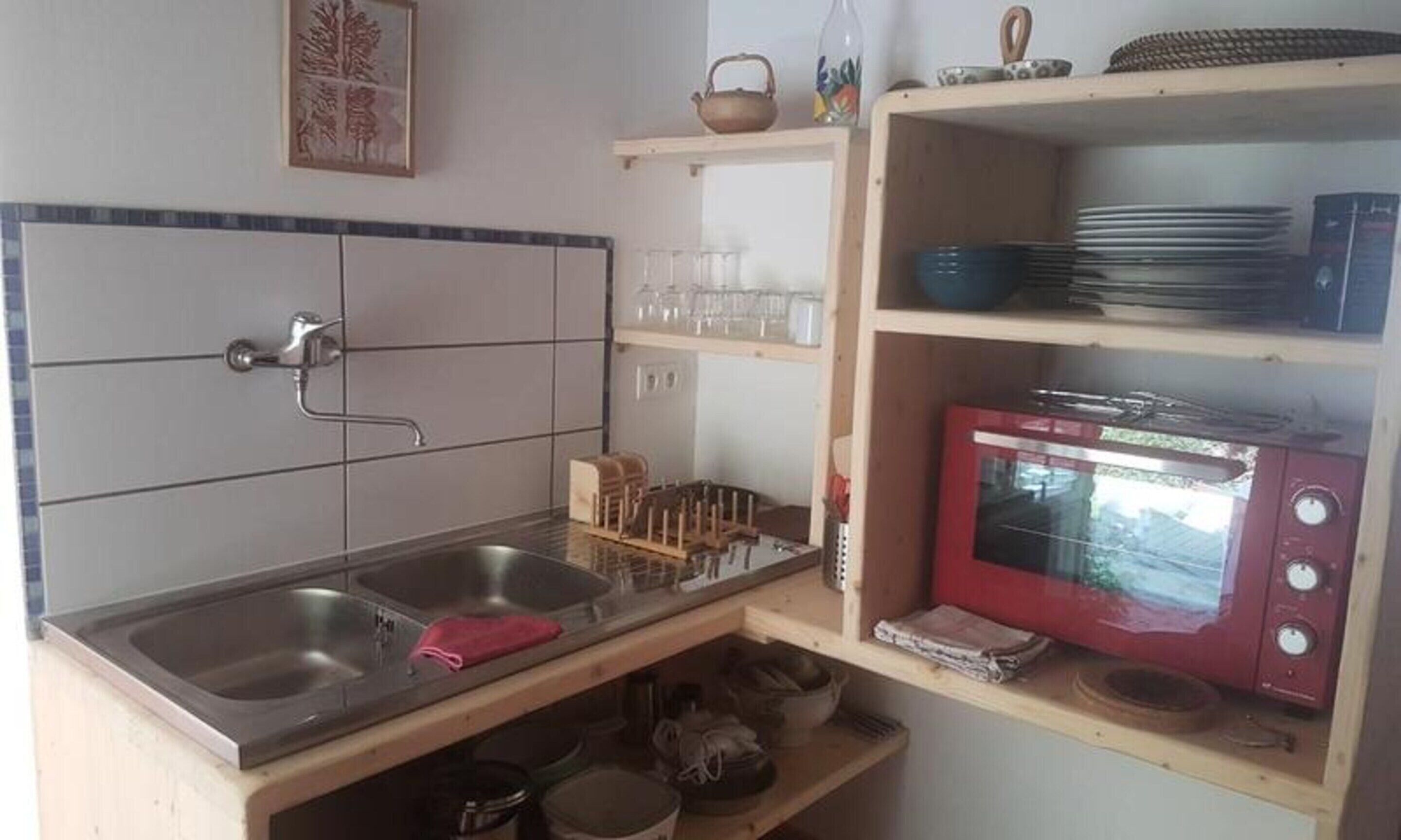 Lemari es dan peralatan masak/sendok-piring