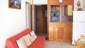 Living area - Apartments for 6 People (Huez)