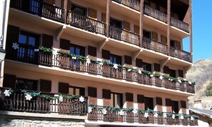 Exterior - 4 Rooms, Sleeps 6, West-facing (Valloire)