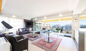 Living area - Apartment in Palm Beach With Sea Views (Cannes)