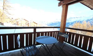Outdoor dining - Apartment in Puy Saint Vincent Ski Slopes (Puy-Saint-Vincent)