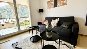 Living area - Apartments for 5 People (Avene)