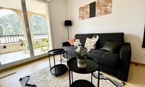 Living area - Apartments for 5 People (Avene)