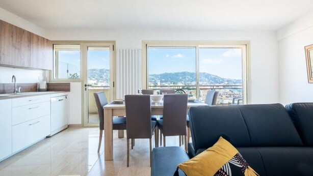Living area - Apartment in Cannes With Bay View Terrace (Cannes)