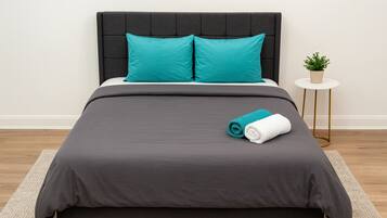 2 habitaciones, escritorio, tabla de planchar con plancha y wifi gratis