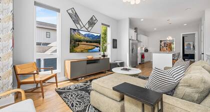 Stylish 4BR - Rooftop Deck Near Downtown