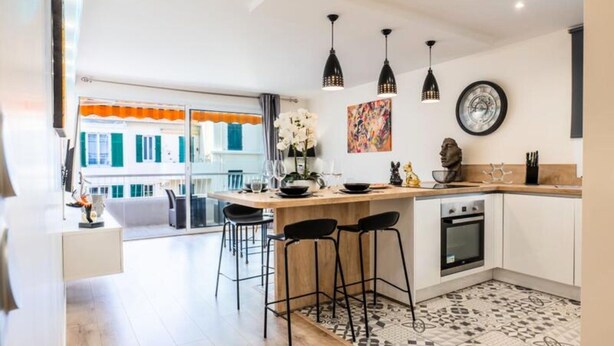 Unclassified image, 1 of 3, button - 2-room Apartment With Terrace, 8-minute Walk From the Center, Parking Available (Cannes)