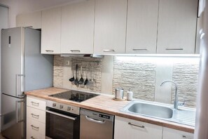 Apartment | Private kitchen | Electric kettle - PSV Mitropoleos  (Thessaloniki)
