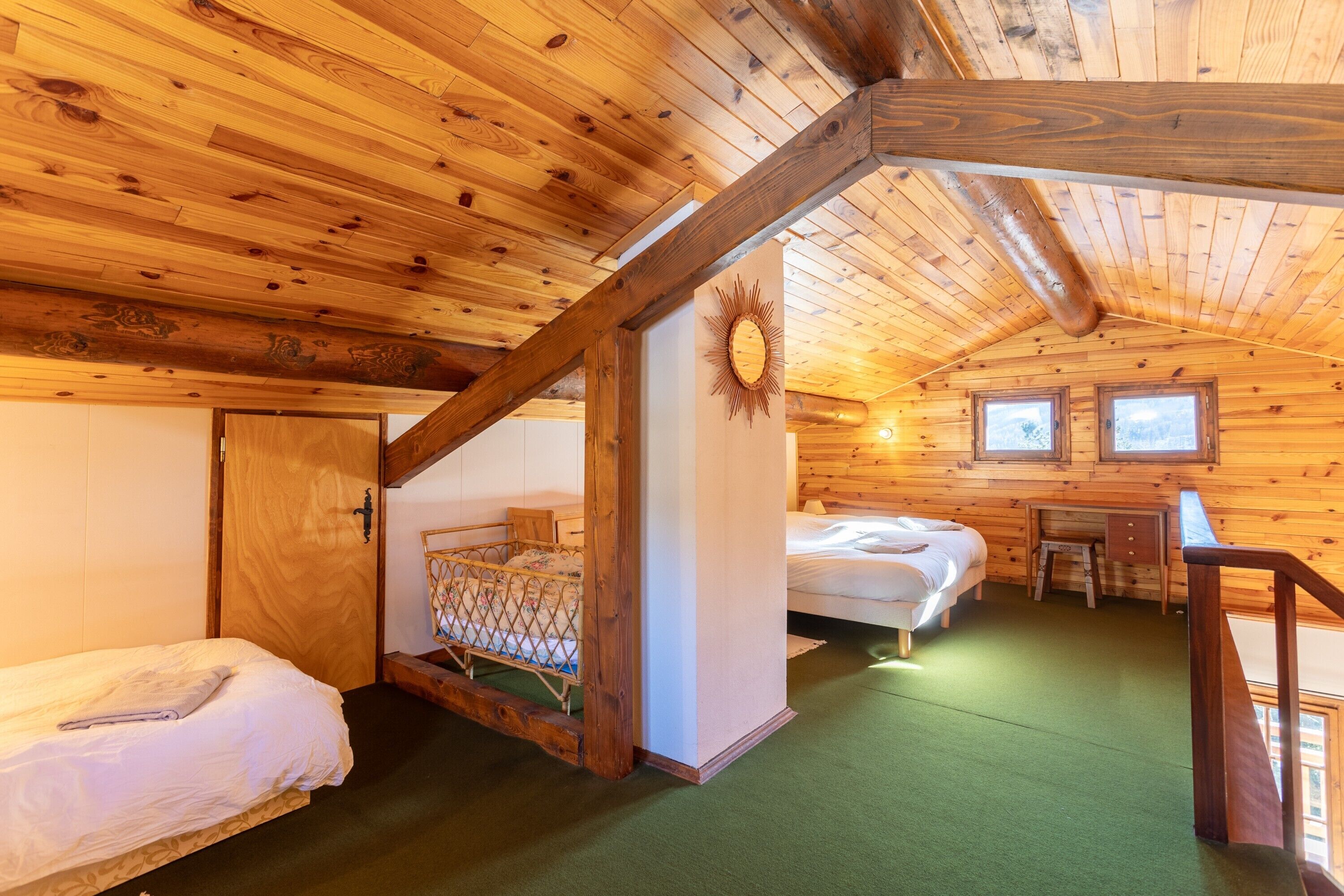 2 chambres, fer et planche à repasser, Wi-Fi, draps fournis