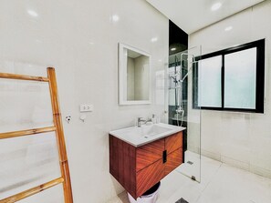 Shower, hair dryer, towels, soap - Villa Blue Vanilla - 2BR Modern Villa/private Pool in amazing Ko Samui (Ko Samui District)