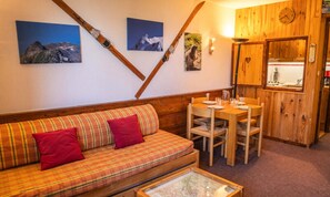 Living area - Studio With Mountain Corner in the Heart of Les Orres 1650 (Les Orres)