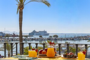 Outdoor dining - Maritim Apartment (Alcúdia)