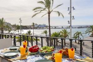 تناول الطعام بالخارج