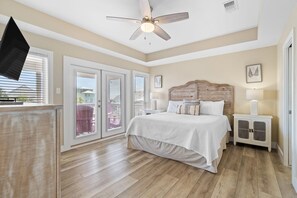 6 bedrooms, iron/ironing board - When Pigs Fly Beach House (Gulf Shores)