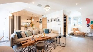Living area - Apartment in Cannes Near Le Suquet Beach (Cannes)