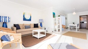 Living area - Apartment in Lagos With Rooftop Pool (Lagos)