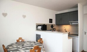 Dining - Apartment in Les Orres With Ski Access (Les Orres)