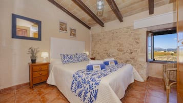 4 slaapkamers, een strijkplank/strijkijzer, gratis wifi, beddengoed