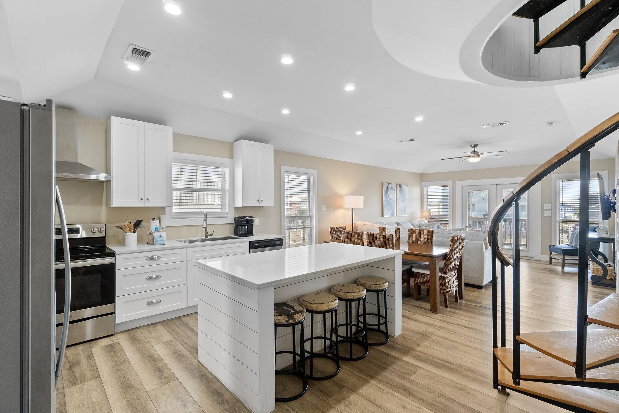 House, Multiple Beds (When Pigs Fly Up Beach House) | Private kitchen