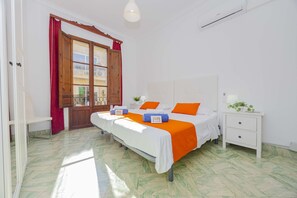 4 عدّة غرف نوم ومكواة/لوح كي وواي فاي مجانًا وملاءات �أسرّة