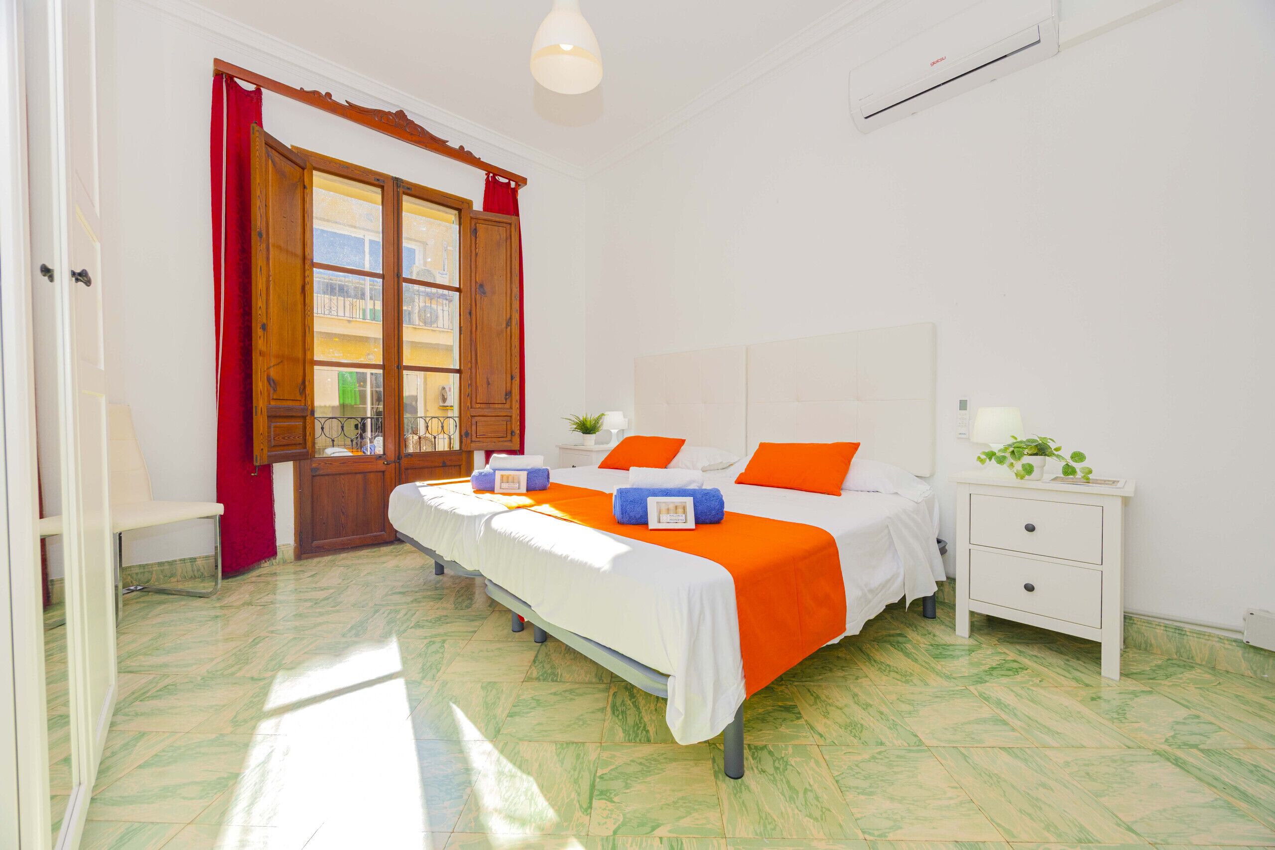 4 slaapkamers, een strijkplank/strijkijzer, gratis wifi, beddengoed